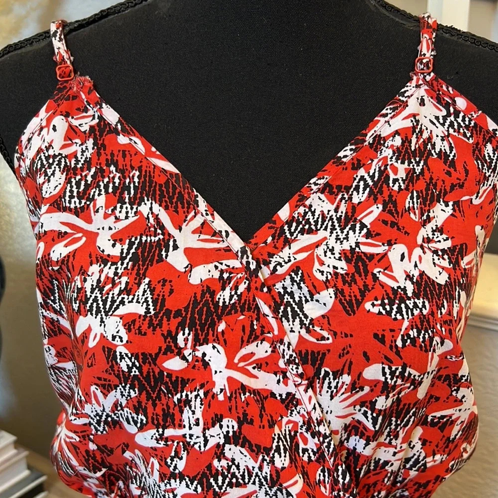 Banana Republic Shorts Romper Faux Wrap Red and Black Floral - Picture 3 of 9